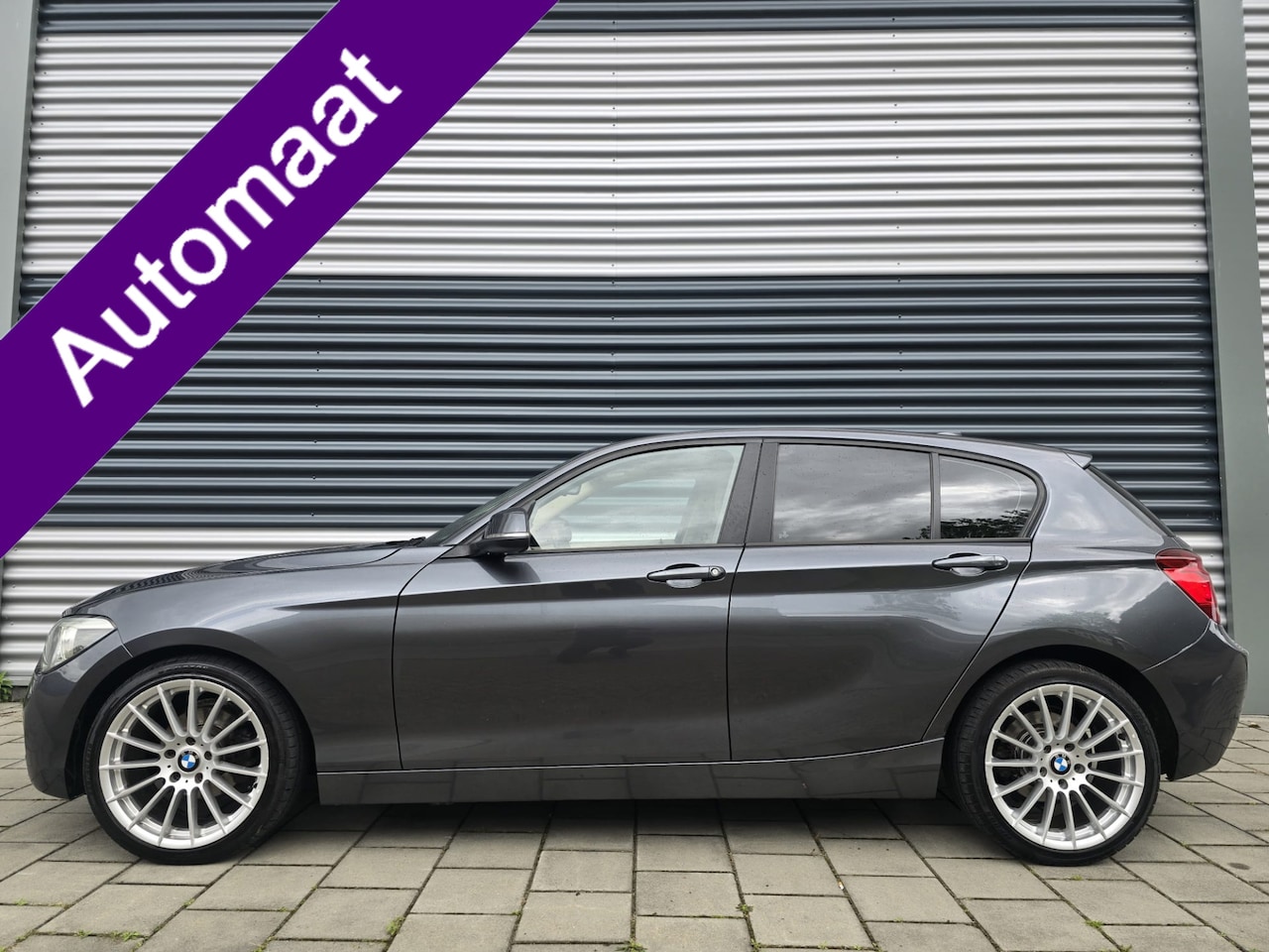 BMW 1-serie - 116i Business+ Automaat ,Climatronic, leder zeer mooi - AutoWereld.nl