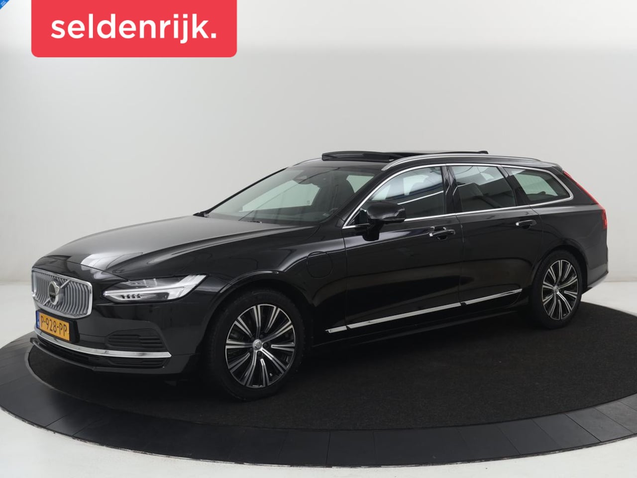 Volvo V90 - 2.0 T6 AWD R-Design | SOH 97.5% | Panoramadak | Trekhaak | Leder | Head-up | Stoelkoeling - AutoWereld.nl