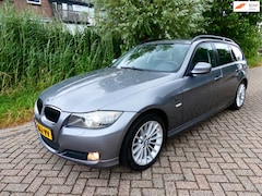 BMW 3-serie Touring - 318i 143pk Clima Cruise Navi Schuifdak Trekhaak 1250kg
