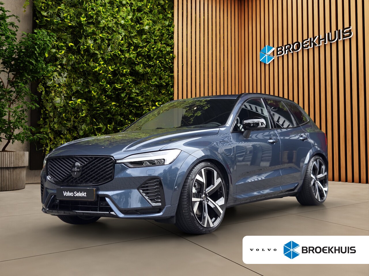 Volvo XC60 - 2.0 T8 Plug-in hybrid AWD Ultra Black Edition | Luchtvering Selected Level | Full Option! - AutoWereld.nl