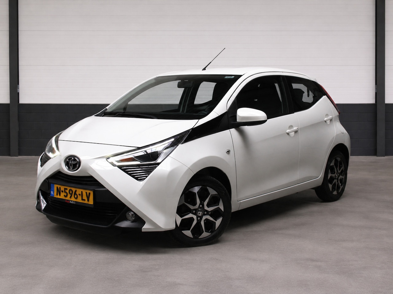 Toyota Aygo - 1.0 VVT-i X-Play Airco Camera LMV - AutoWereld.nl