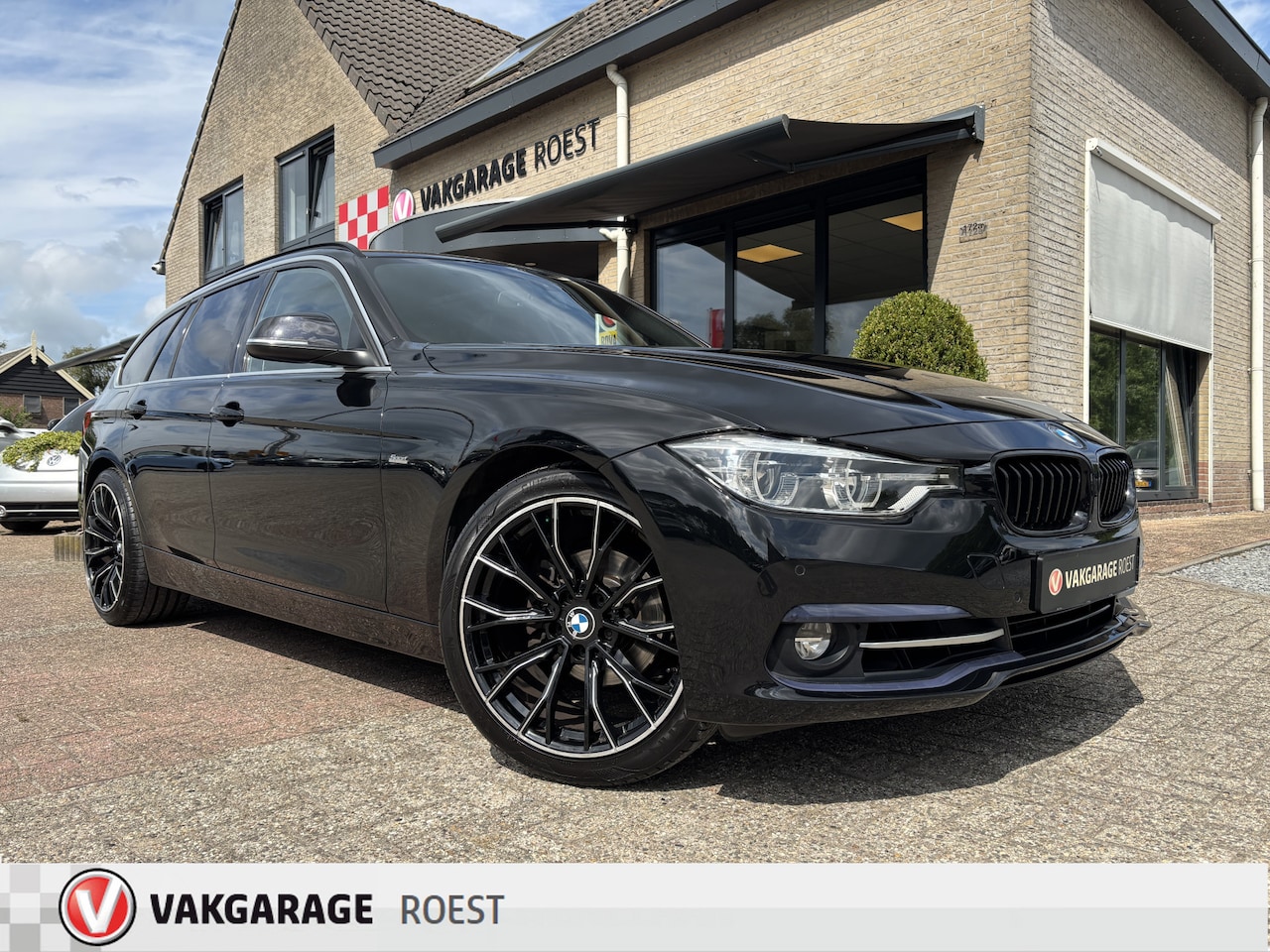 BMW 3-serie Touring - 318i Sport Line Automaat Full LED / Panoramadak / Leder - AutoWereld.nl