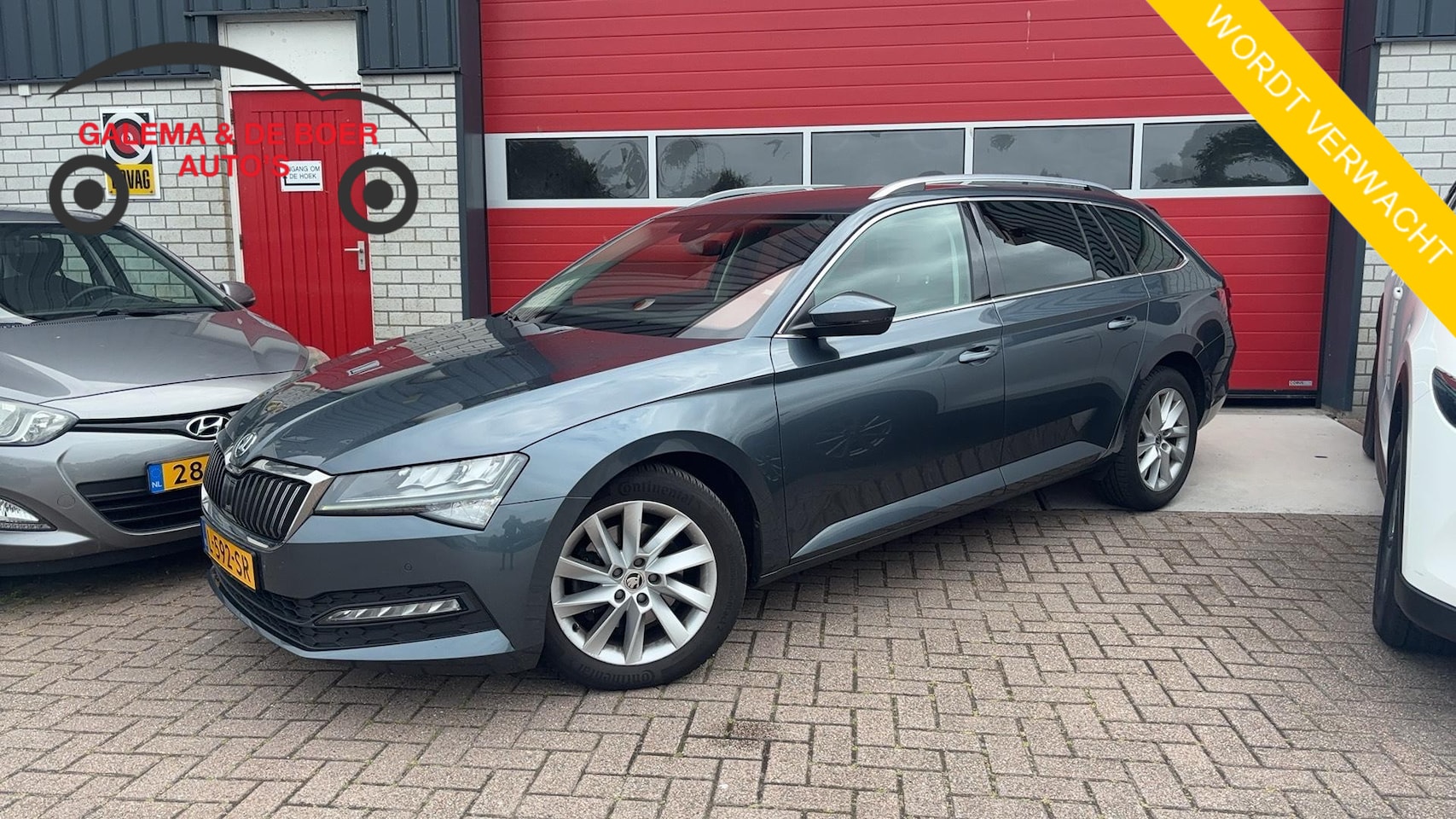 Skoda Superb Combi - 1.5 TSI ACT Business Edition AUTOMAAT / FULL LED / TREKHAAK / KEYLESS / NAVI / CARPLAY / C - AutoWereld.nl