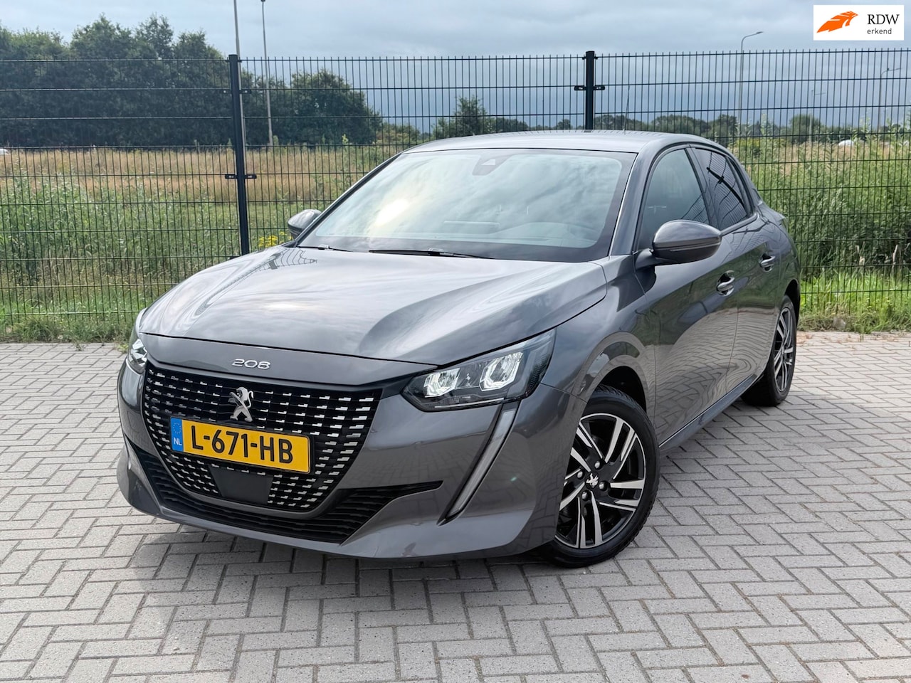 Peugeot 208 - 1.2 PureTech Blue Lease Allure | Camera | PDC | Carplay | - AutoWereld.nl