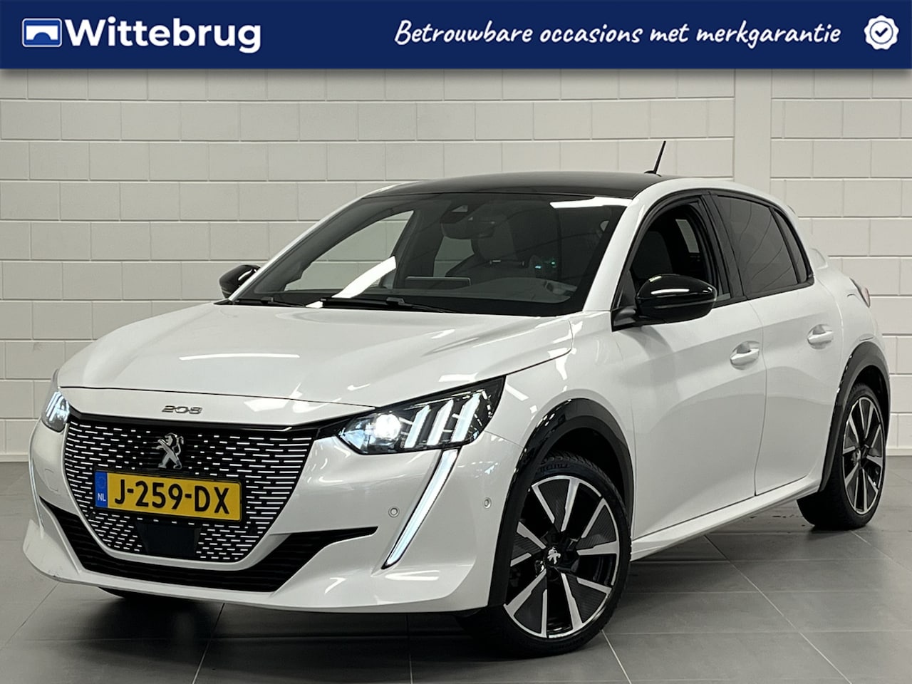 Peugeot e-208 - EV GT 350 50 kWh PANORAMADAK | I-COCKPIT | COMPLETE SPORTIEVE UITVOERING! - AutoWereld.nl