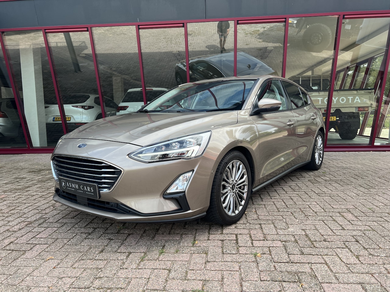 Ford Focus - 1.0 EcoBoost Titanium Business | Keyless | Cruise | Trekhaak | Camera | Stoel/Stuurverw. | - AutoWereld.nl