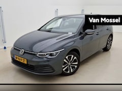 Volkswagen Golf - 1.0 eTSI Life | 110 PK | Automaat | Adaptieve Cruise Control | Trekhaak | Stoelverwarming