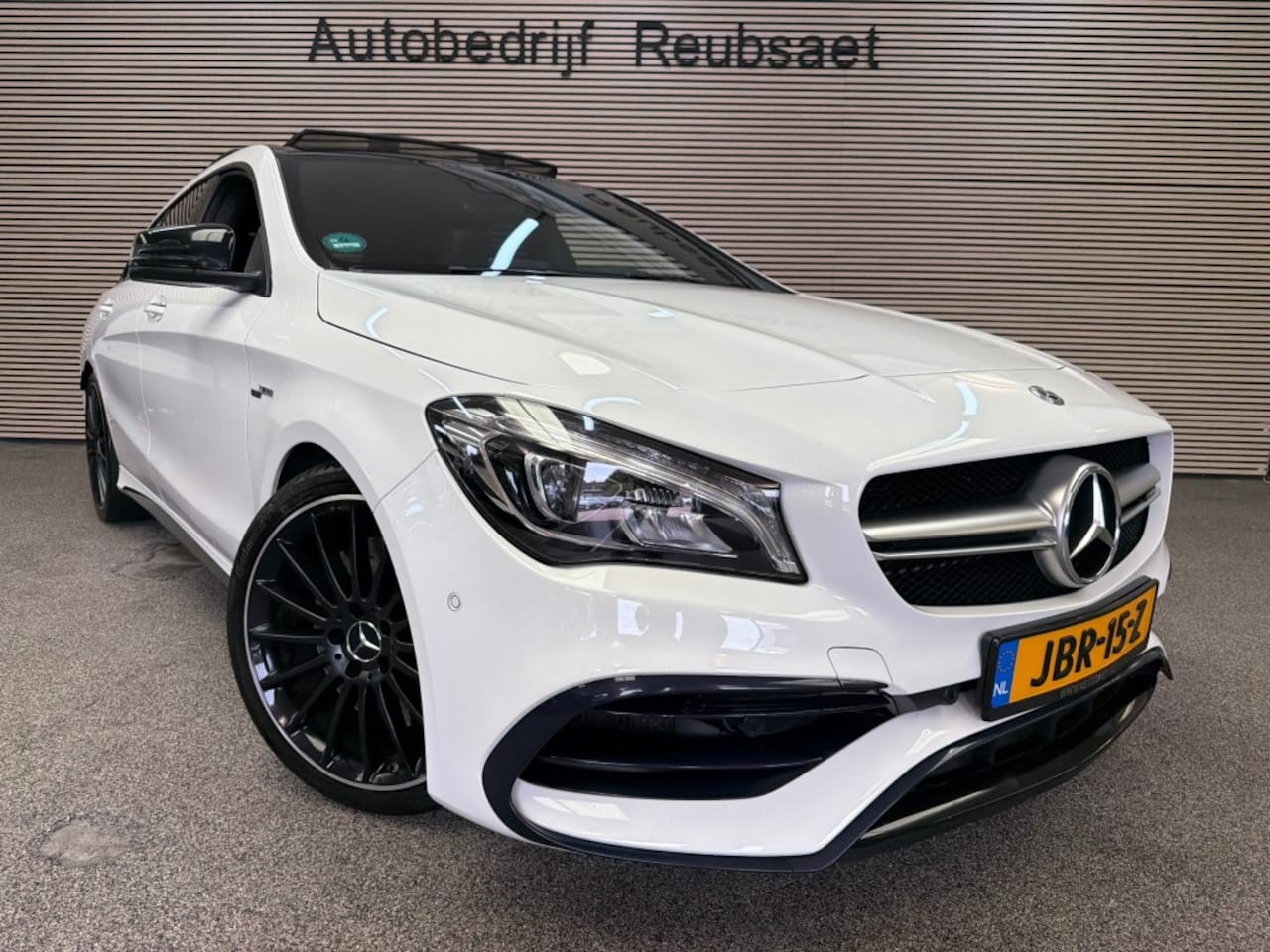 Mercedes-Benz CLA-Klasse - CLA 45 AMG 4Matic 380pk Panodak CarPlay Clima Keyless Incl 12Mnd Garantie - AutoWereld.nl