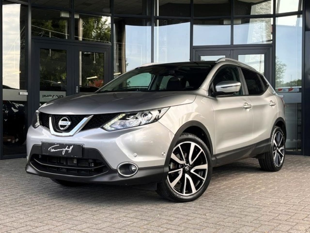 Nissan Qashqai - 1.2 TEKNA AUT. - LEDER - NAVI - 360 CAMERA - PANO - TREKH. (AUTOMAAT SCHOKT) - AutoWereld.nl