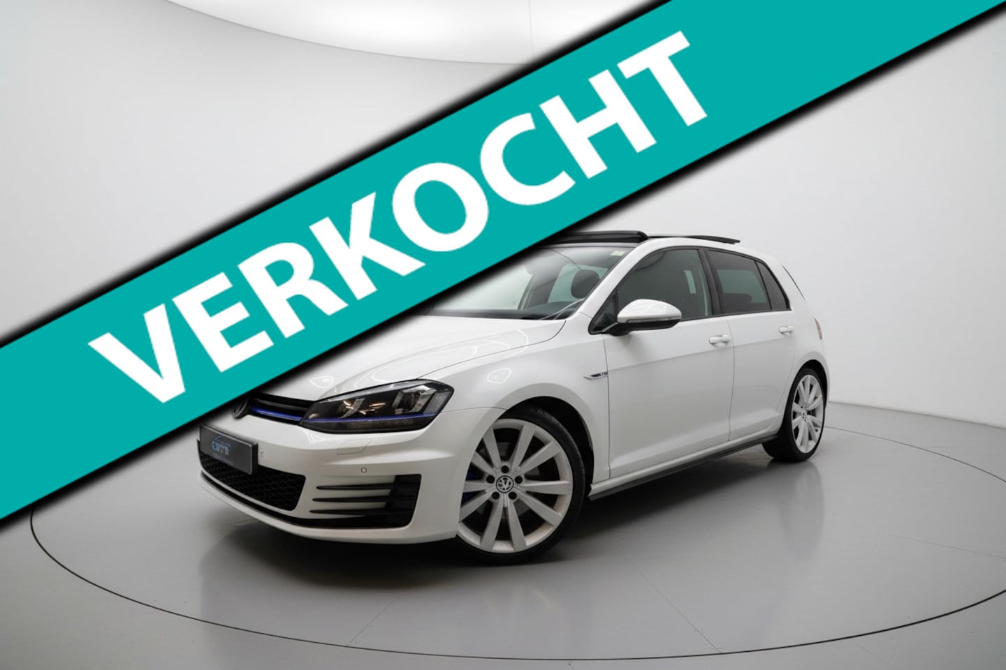Volkswagen Golf - 1.4 TSI GTE PANO KEYLESS CAMERA SFEER NAP - AutoWereld.nl