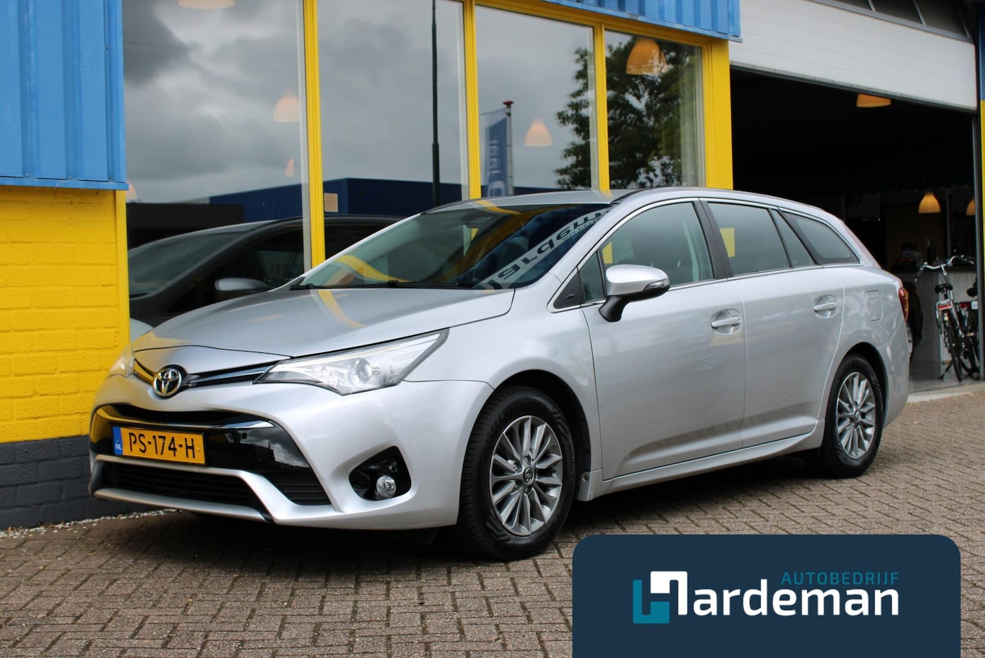 Toyota Avensis - 1.8 VVT-i Executive Navi Camera - AutoWereld.nl