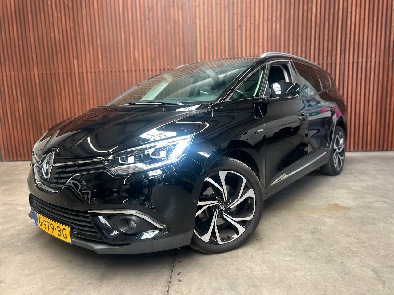 Renault Grand Scénic - 1.3 TCe Bose Aut. NAVI-CRUISE-PDC-CAMERA-20inch-FULLLED - AutoWereld.nl