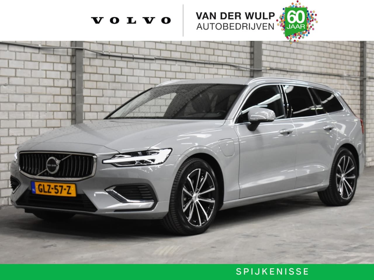 Volvo V60 - T6 350PK AWD Essential Bright | 18'' | Getint Glas | Google Info - AutoWereld.nl