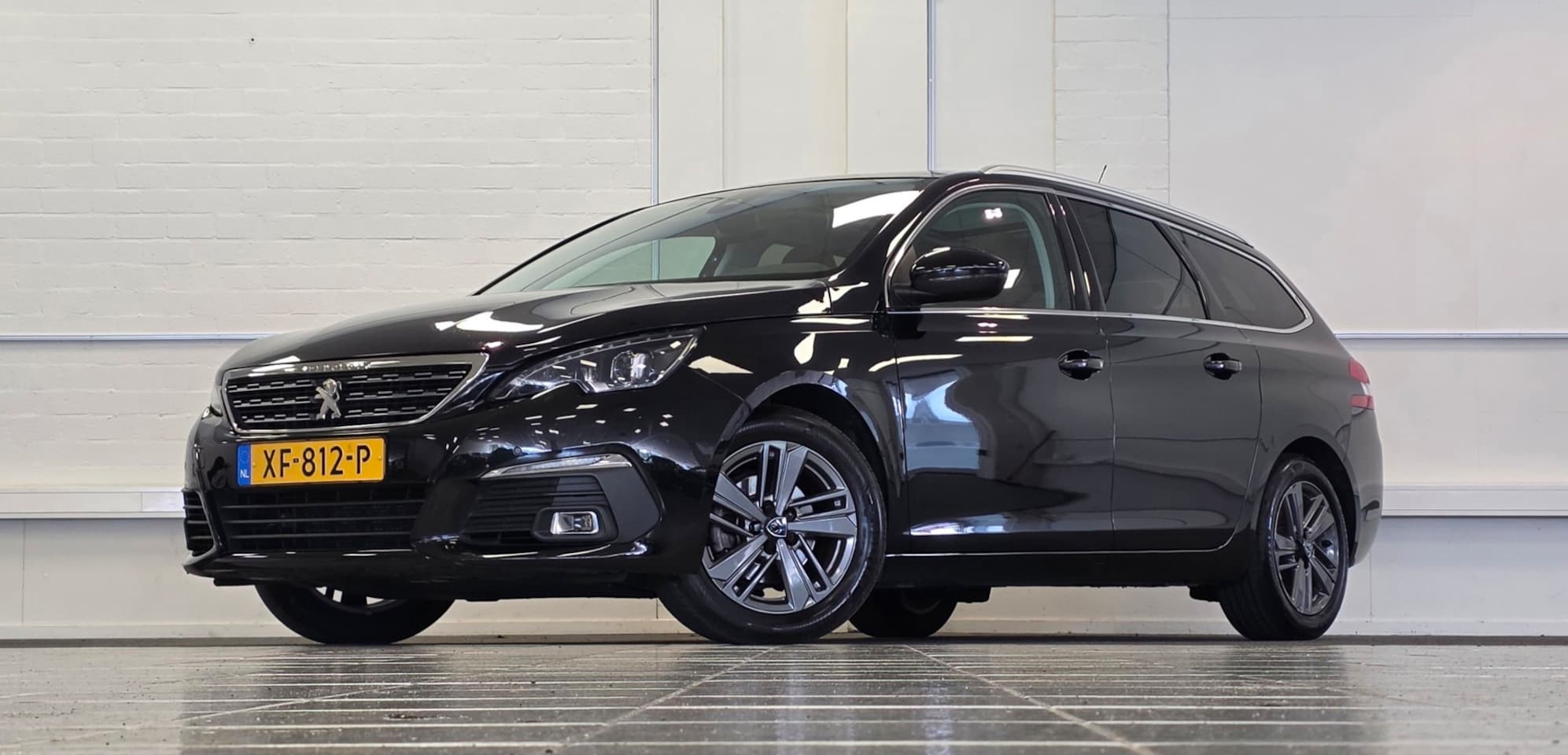 Peugeot 308 SW - 1.2 PureTech Blue Lease Premium Leer Camera Navi Pano Vol - AutoWereld.nl