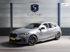 BMW 1-serie - M135i xDrive 306+PK M-PERFORMANCE/LED/VIRTUAL/SFEER/PANO/LEER+S.VERWARMING/LMV/CAM/CRUISE/