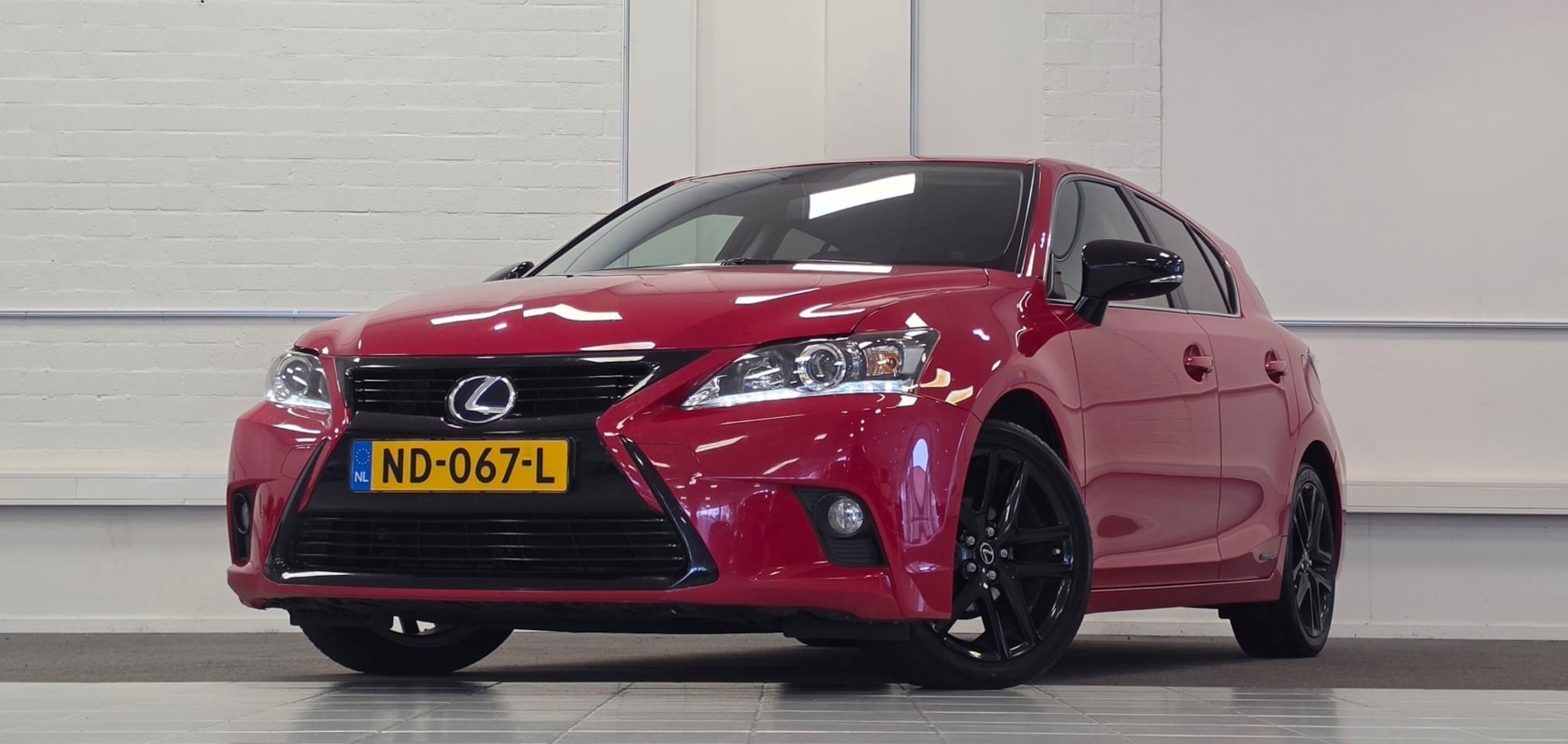 Lexus CT 200h - Sport Edition 2e Eigenaar Alcantare/leer Navi Camera - AutoWereld.nl