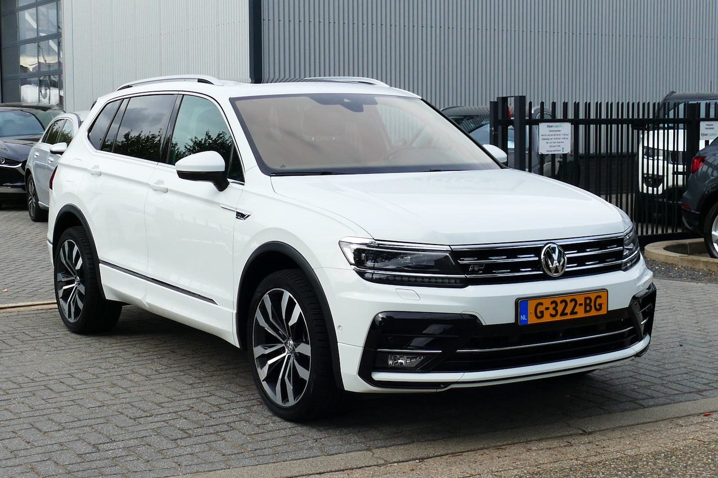 Volkswagen Tiguan Allspace - 1.5 TSI Highline Business R-Line 7-Pers. Panodak, 360 Camera, 20"LMV, StoelVerw, Haak 1800 - AutoWereld.nl