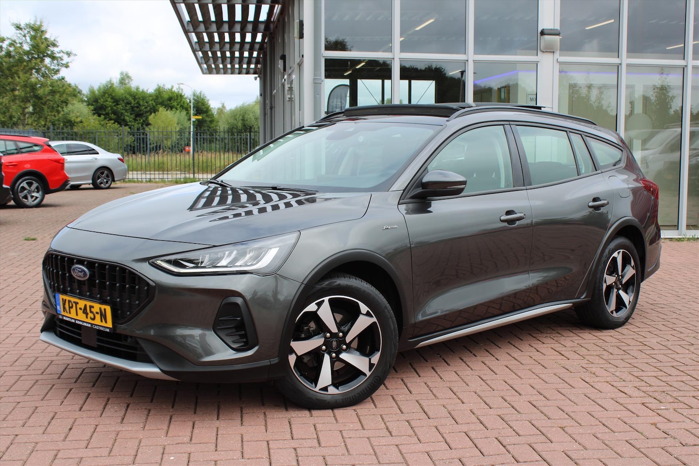 Ford Focus Wagon - 1.0 EcoBoost Hybrid 125pk Active Wagon, Panoramadak, Driver Assistance, Parking en Winter - AutoWereld.nl