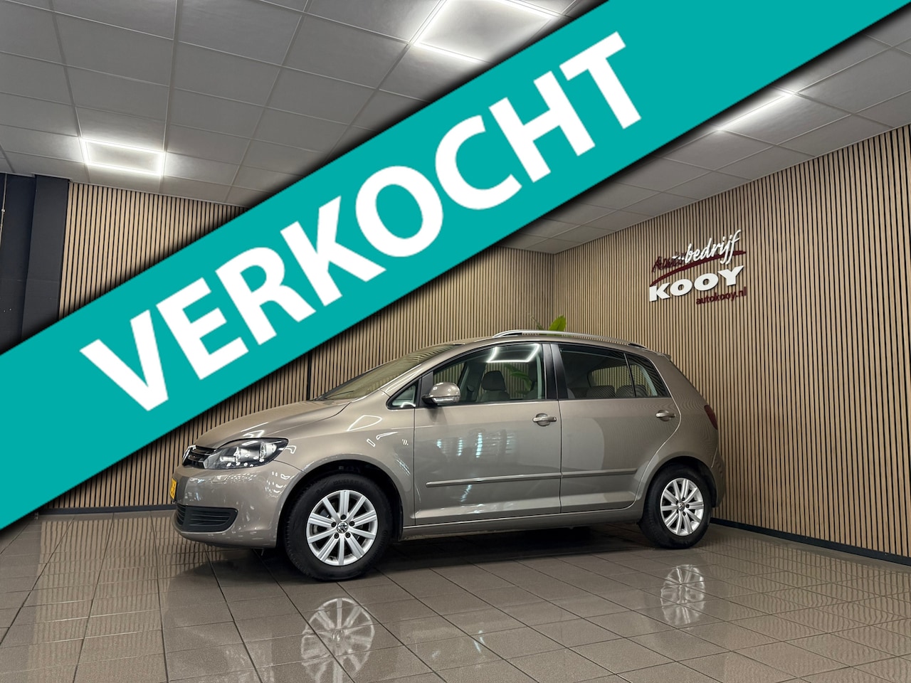 Volkswagen Golf Plus - 1.2 TSI Comfortline * Automaat / Trekhaak / Parkeersensoren / Navigatie / NL Auto * - AutoWereld.nl
