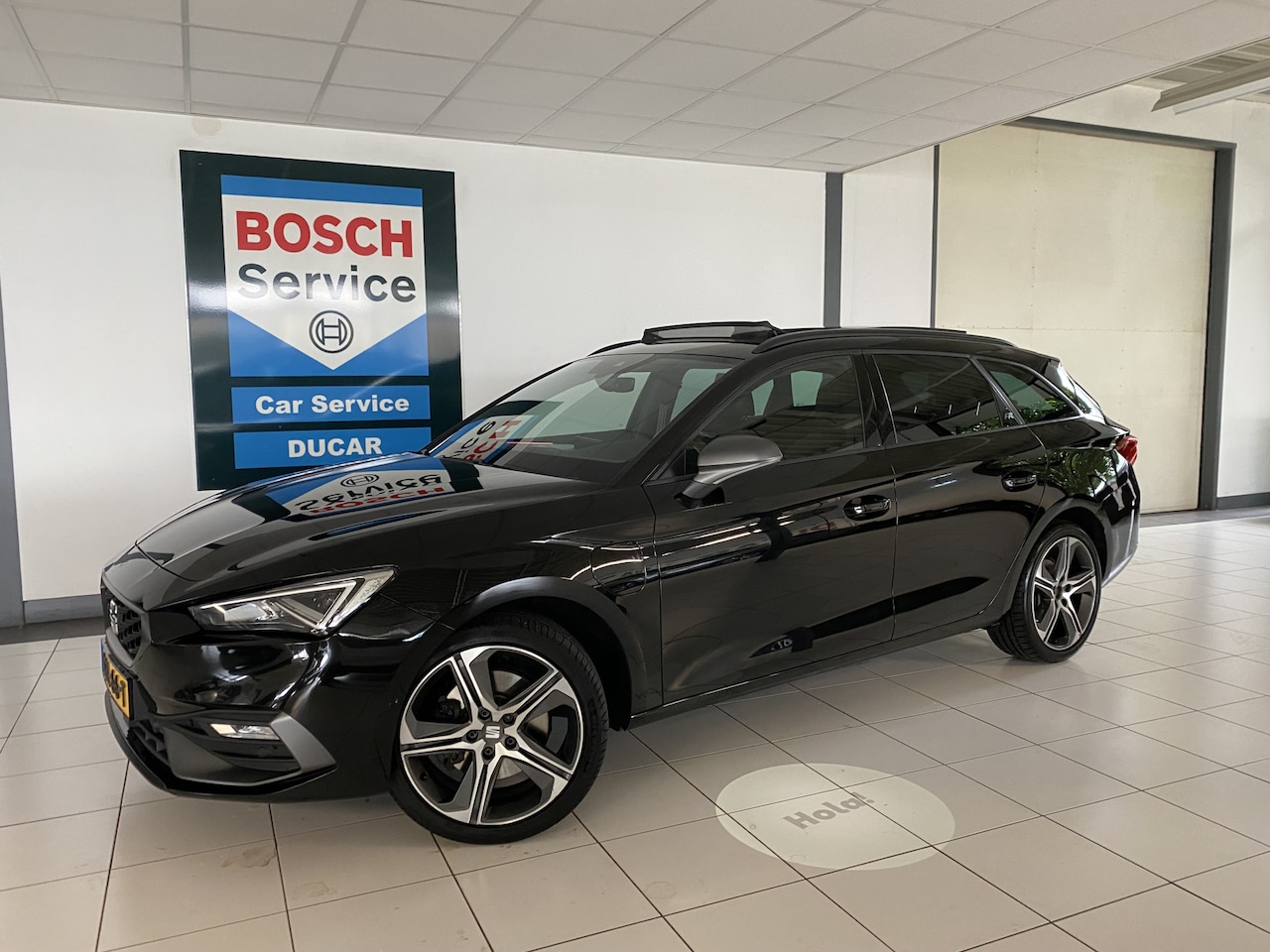 SEAT Leon Sportstourer - 1.4 TSI eHybrid PHEV FR Business Intense Panoramadak / Trekhaak/ Carplay / - AutoWereld.nl