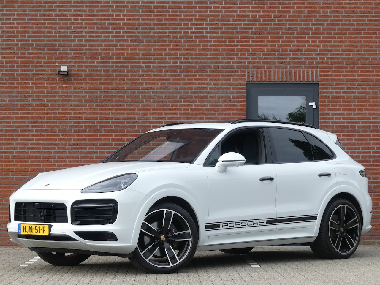 Porsche Cayenne - 3.0 E-Hybrid Platinum Edition AS besturing Pano/Trekhaak - AutoWereld.nl