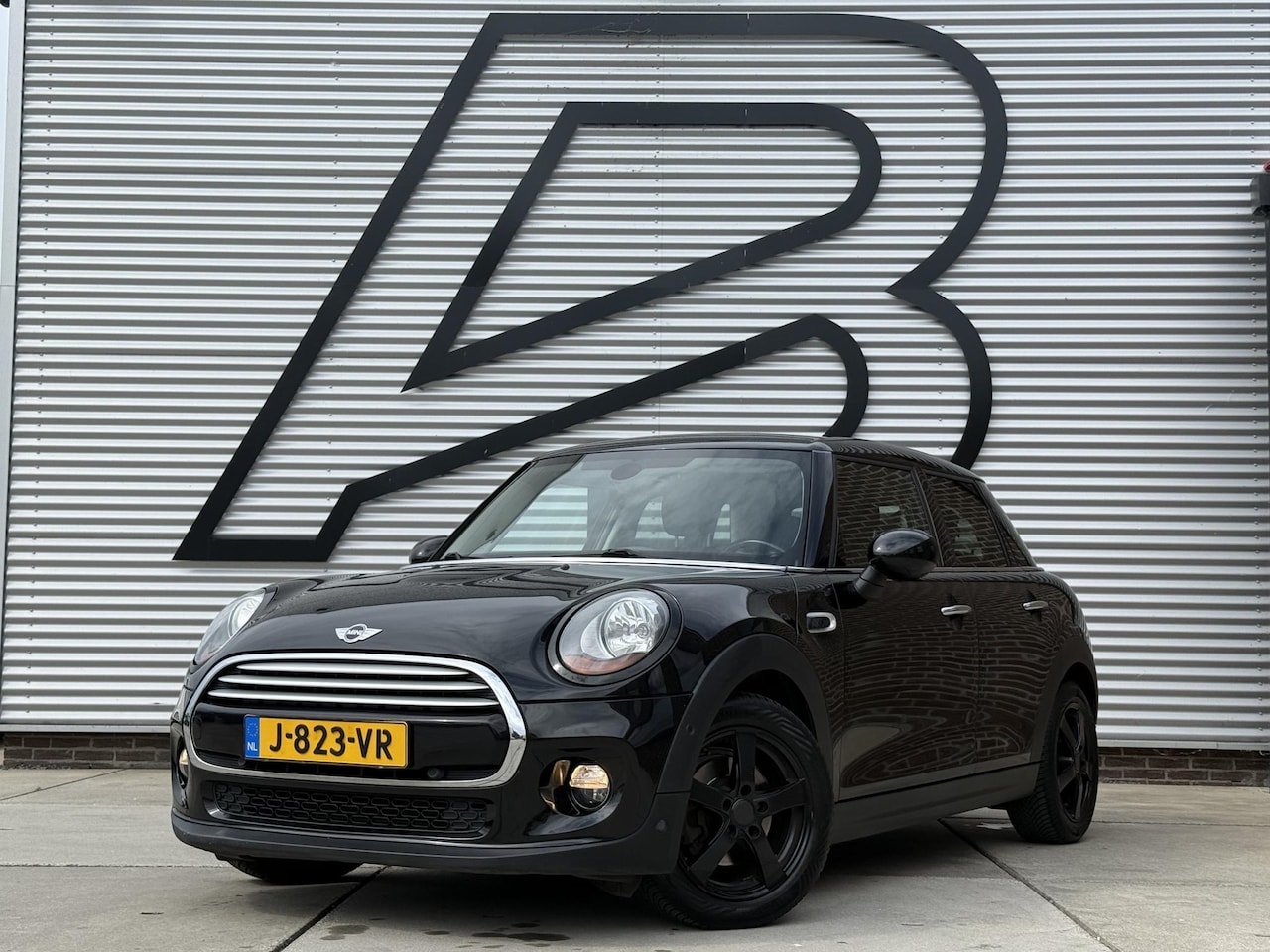 MINI 5-Deurs - 1.5 Cooper Chili Business Airco|Elek Ramen|LM Velgen|PDC V+A|APK tot 01-2027 - AutoWereld.nl