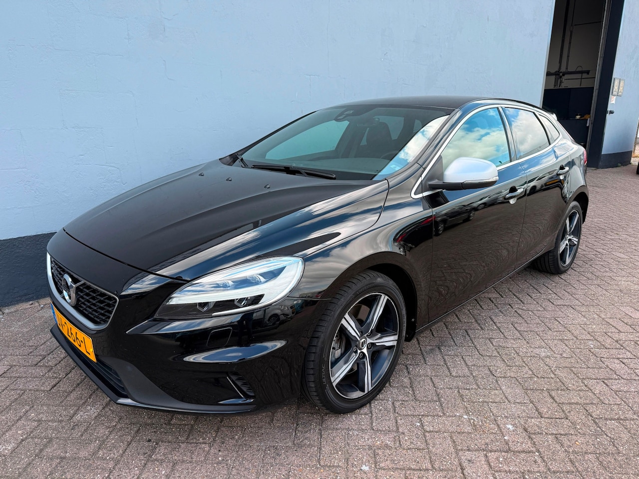 Volvo V40 - 1.5 T3 Inscription - Dealer Onderhouden - AutoWereld.nl