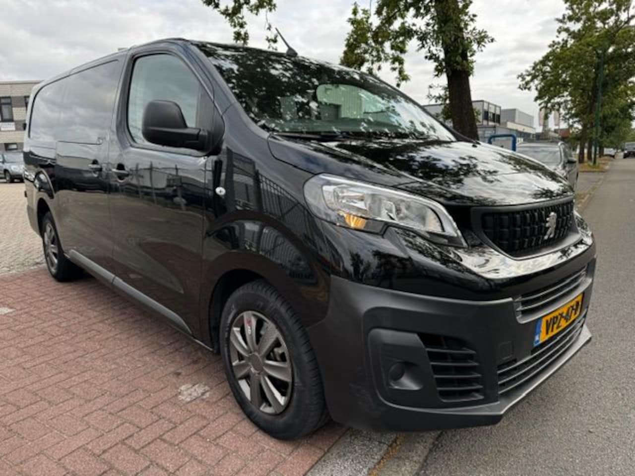 Peugeot Expert - 2.0 BlueHDI 180pk Long Dubbel Cabine 6persoons Automaat 117.000km Airco.Navigatie,Camera - AutoWereld.nl