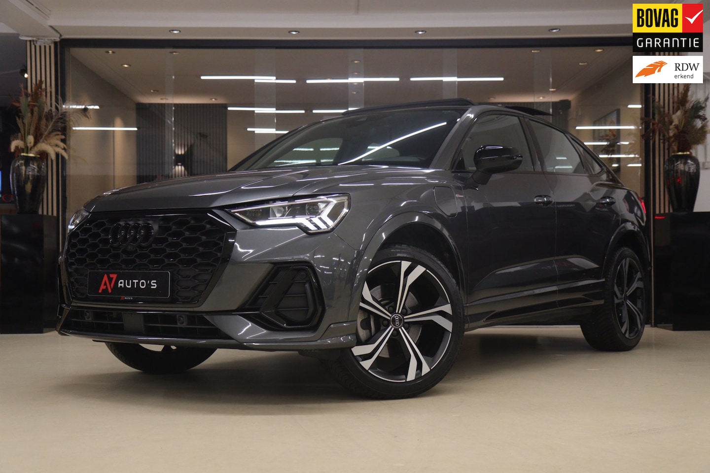 Audi Q3 - 45 TFSI e 3X S-Line /PANO/CARPLAY/KEYLES/STOELV/BOMVOL - AutoWereld.nl