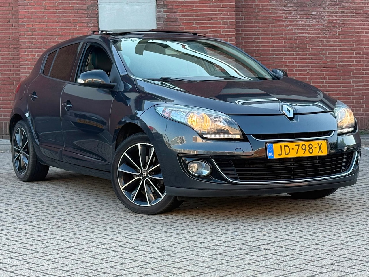 Renault Mégane - 1.5 dCi GT-Line|AUTOMAAT|PANO|BOSE|CRUISE|CAMERA|TREKHAAK - AutoWereld.nl