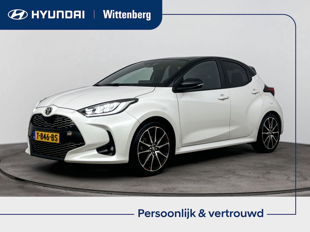 Toyota Yaris - 1.5 Hybrid GR Sport Bi-tone Pearl White / Zwart dak | Apple carplay | Android Auto | All S - AutoWereld.nl