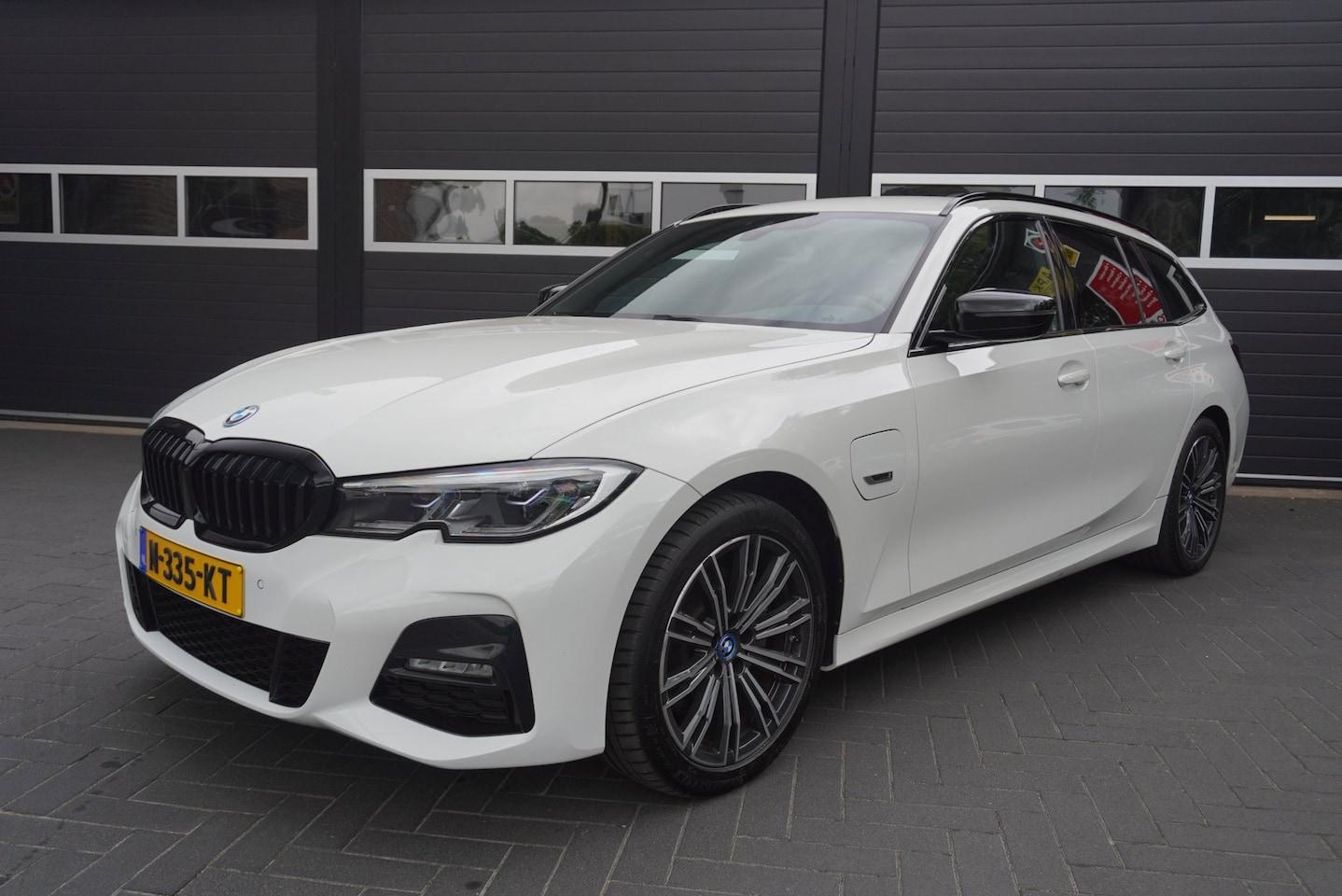 BMW 3-serie Touring - 320e Business Edition Plus Aut/Cruise/Carplay/Digi.dashboard/Climate Control/Park.sensoren - AutoWereld.nl