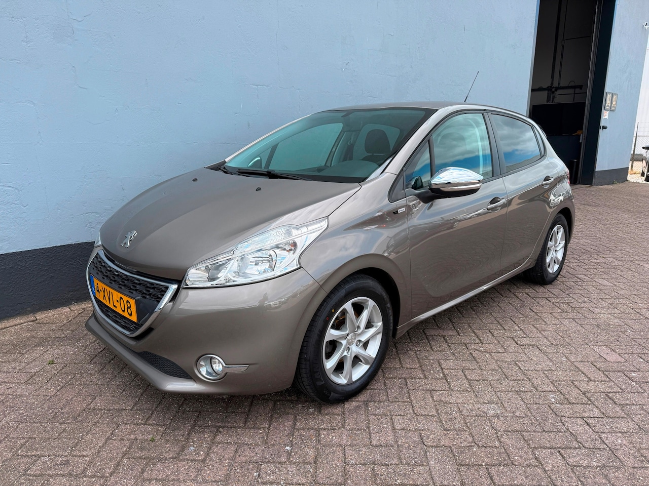 Peugeot 208 - 1.2 PureTech Style Automaat - Navigatie - AutoWereld.nl