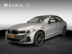 BMW 3-serie - Sedan 330e | LED | HUD | Schuifdak | Stoelverwarming | Surround view | DAB | Alu 18 inch