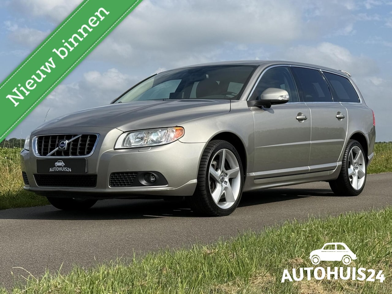 Volvo V70 - 3.2 Summum TREKHAAK|FOUR-C|XENON|KEYLESS| NL-AUTO - AutoWereld.nl