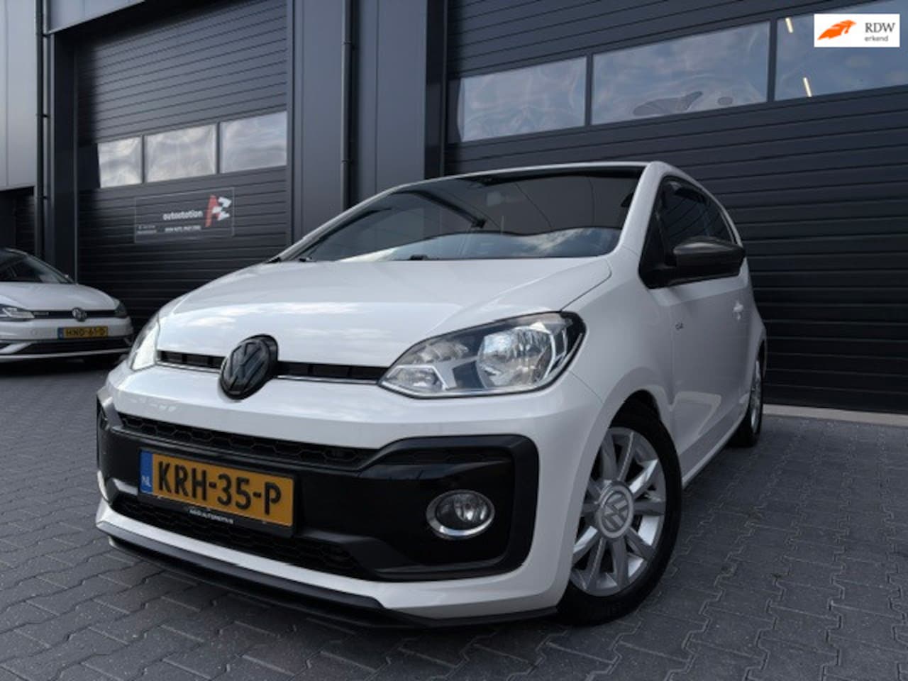 Volkswagen Up! - 1.0 TSI 90 PK Club|GTI Pakket|Milltek|Maxton|Cruise|Stoel verw|PDC|LMV|1e eig|Dealer onder - AutoWereld.nl