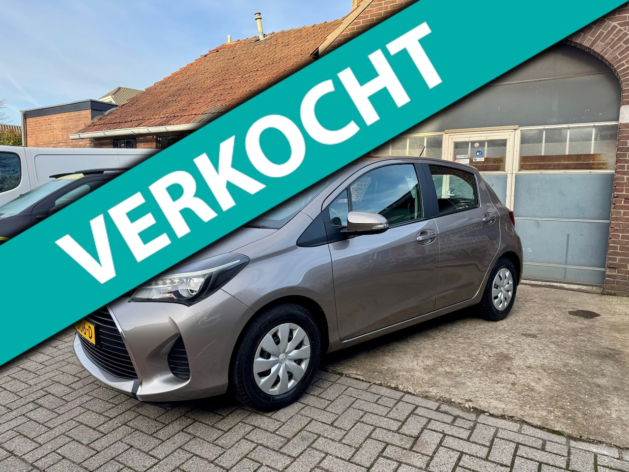 Toyota Yaris - 1.0 VVT-i Aspiration I AIRCO I NAVI I 23.000 KM I EERSTE EIGENAAR - AutoWereld.nl