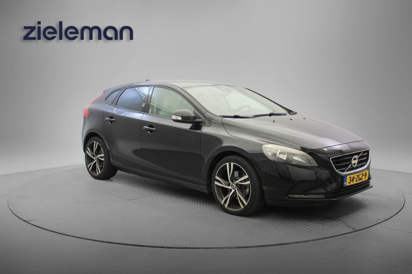 Volvo V40 - 1.6 T3 Kinetic - Navi, Camera, Clima, Cruise, Trekhaak - AutoWereld.nl