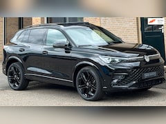 Volkswagen Tiguan - 1.5 eHybrid R-Line|Trekhaak| 360 cam| H&K