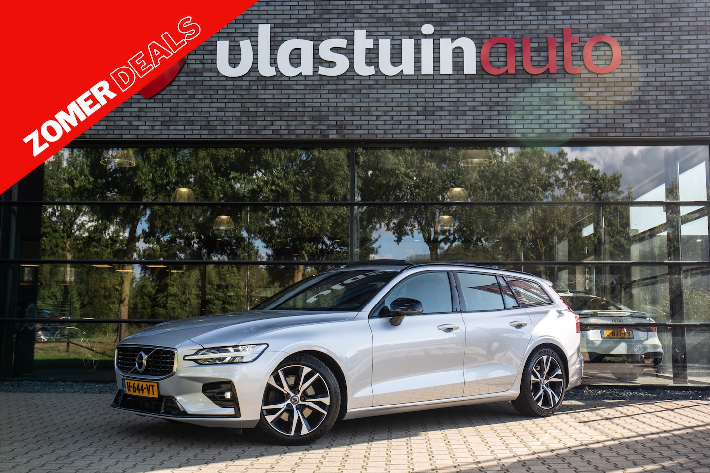 Volvo V60 - 2.0 T4 R-Design 2.0 T4 R-Design , Panoramadak, Nappaleder, BTW, Memory, Trekhaak - AutoWereld.nl