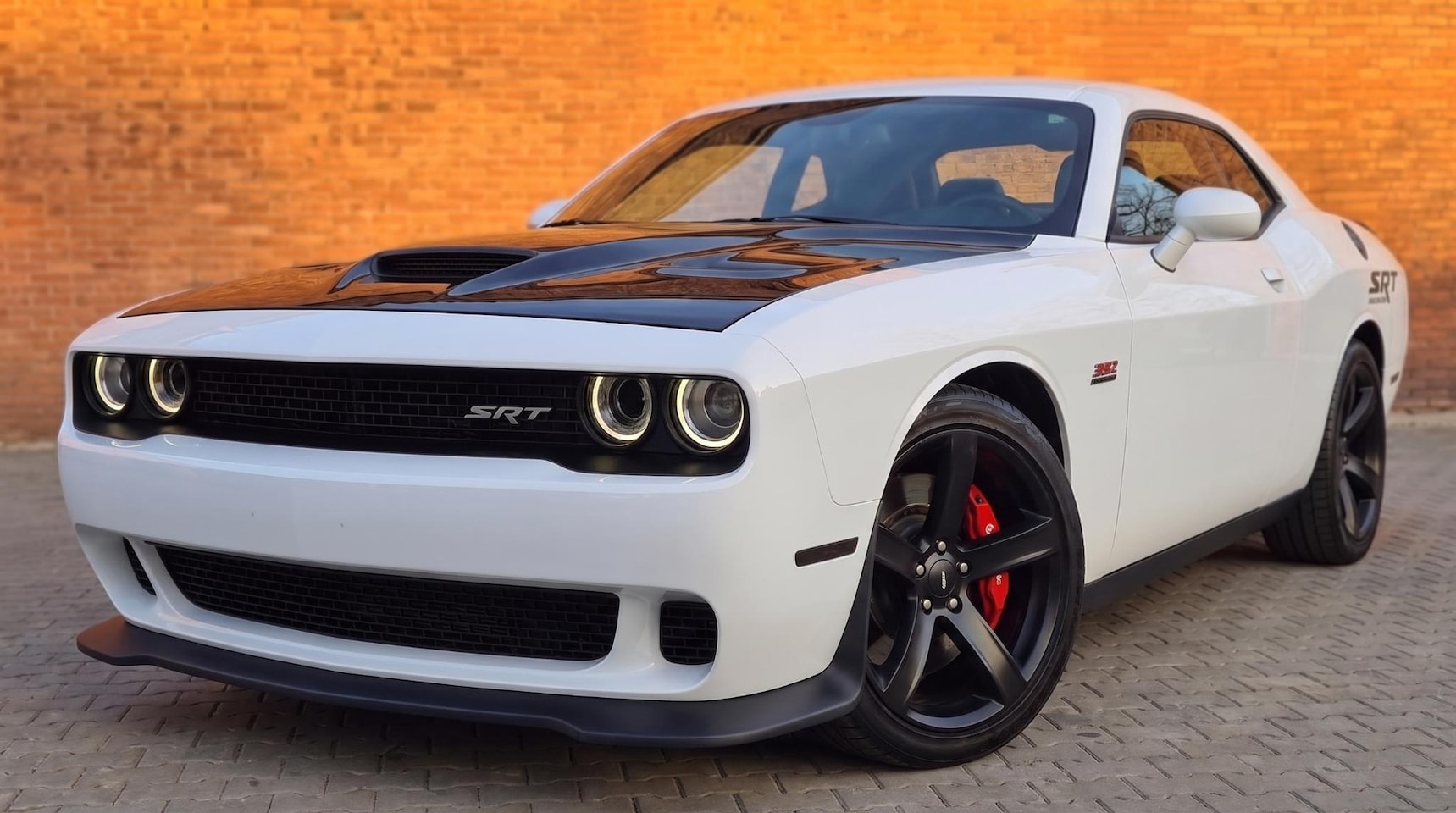 Dodge Challenger - SRT 6.4L V8 - AutoWereld.nl