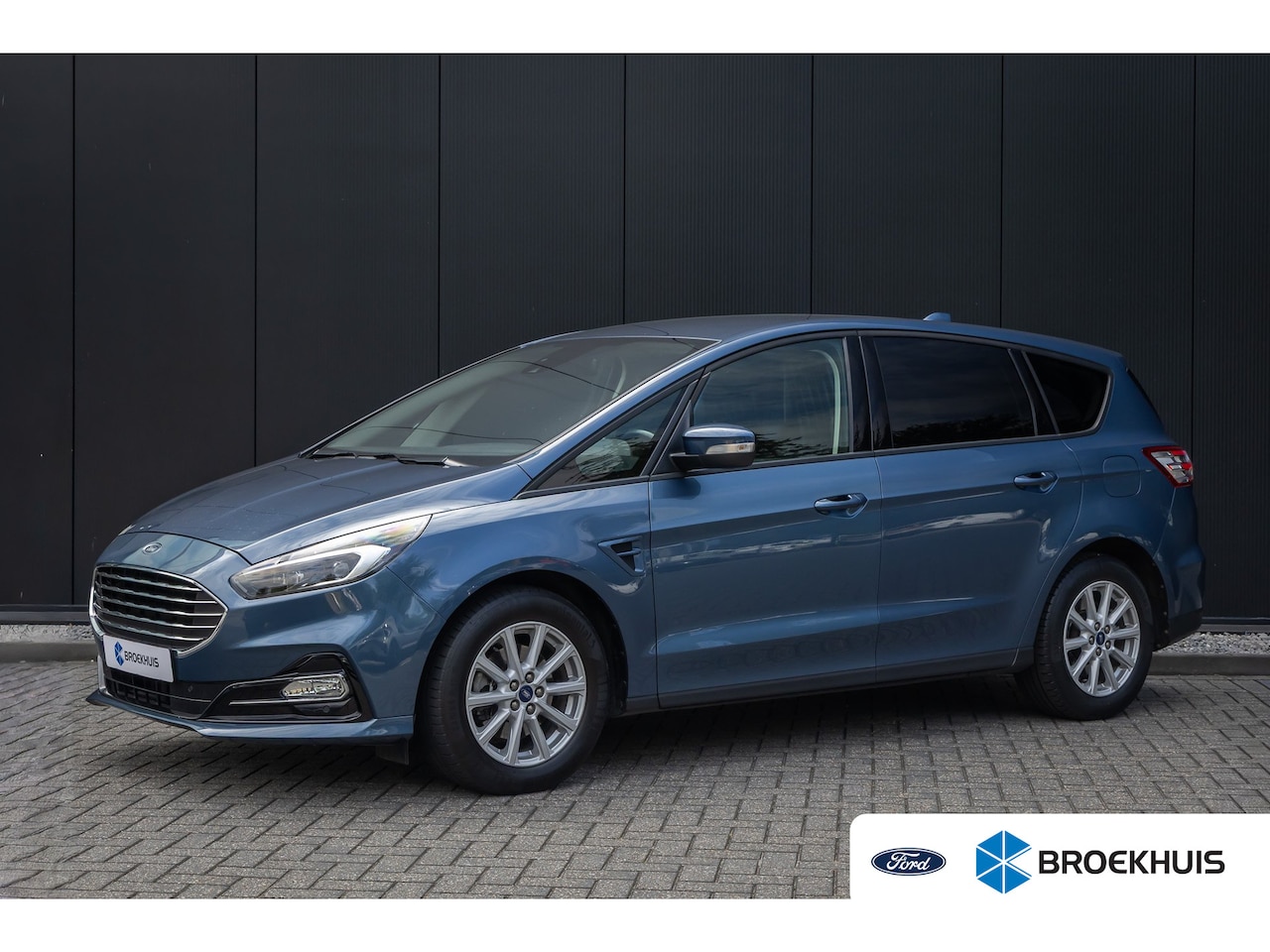 Ford S-Max - Hybrid Titanium | Automaat | Camera | AGR-stoel | Privacy-glass | Winter-pack | Adaptieve - AutoWereld.nl