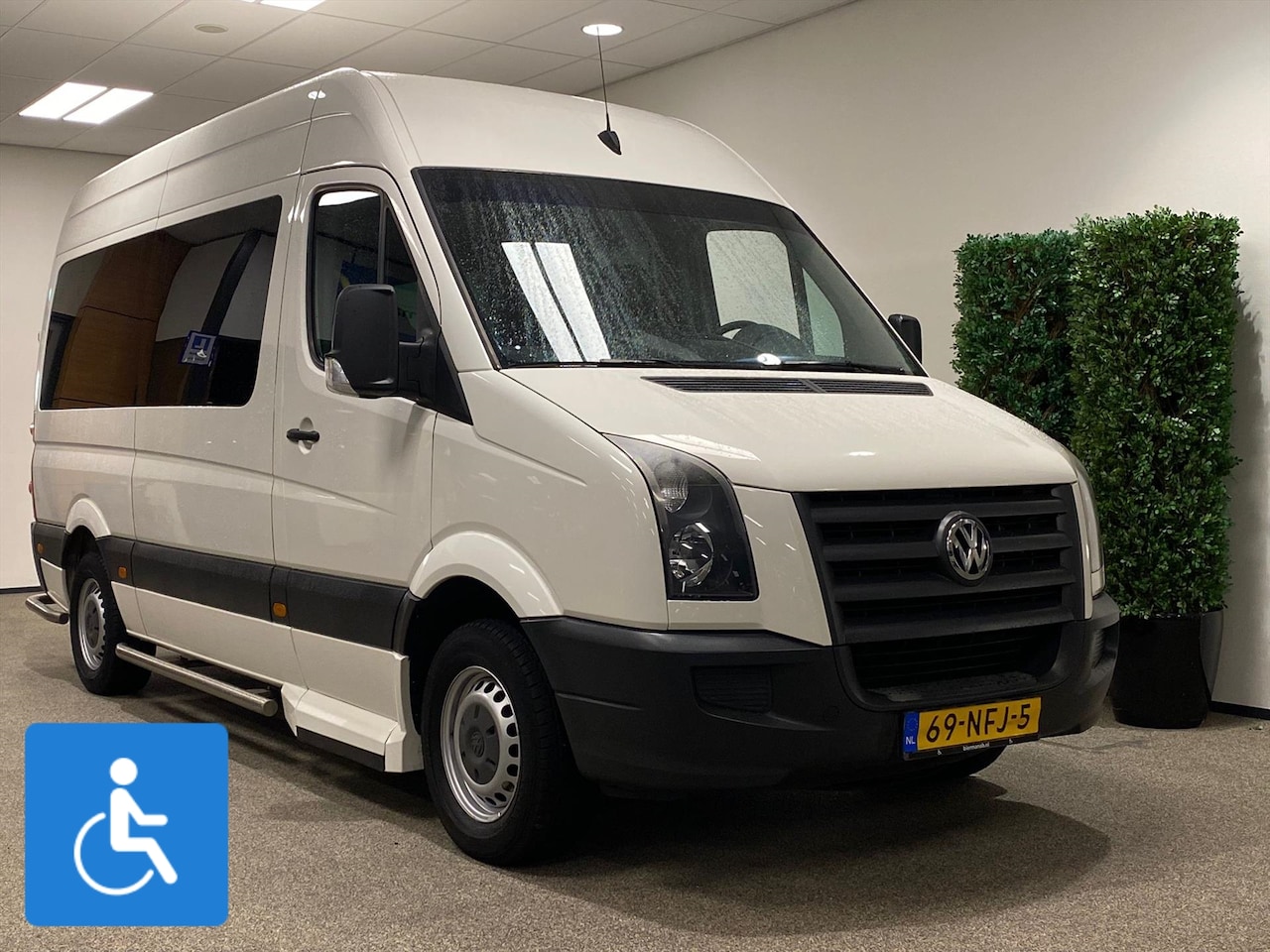 Volkswagen Crafter - L2H2 Rolstoelbus Groepsvervoer (airco) - AutoWereld.nl