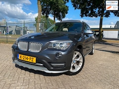 BMW X1 - SDrive18i Automaat Pano Xenon Leer Trekhaak