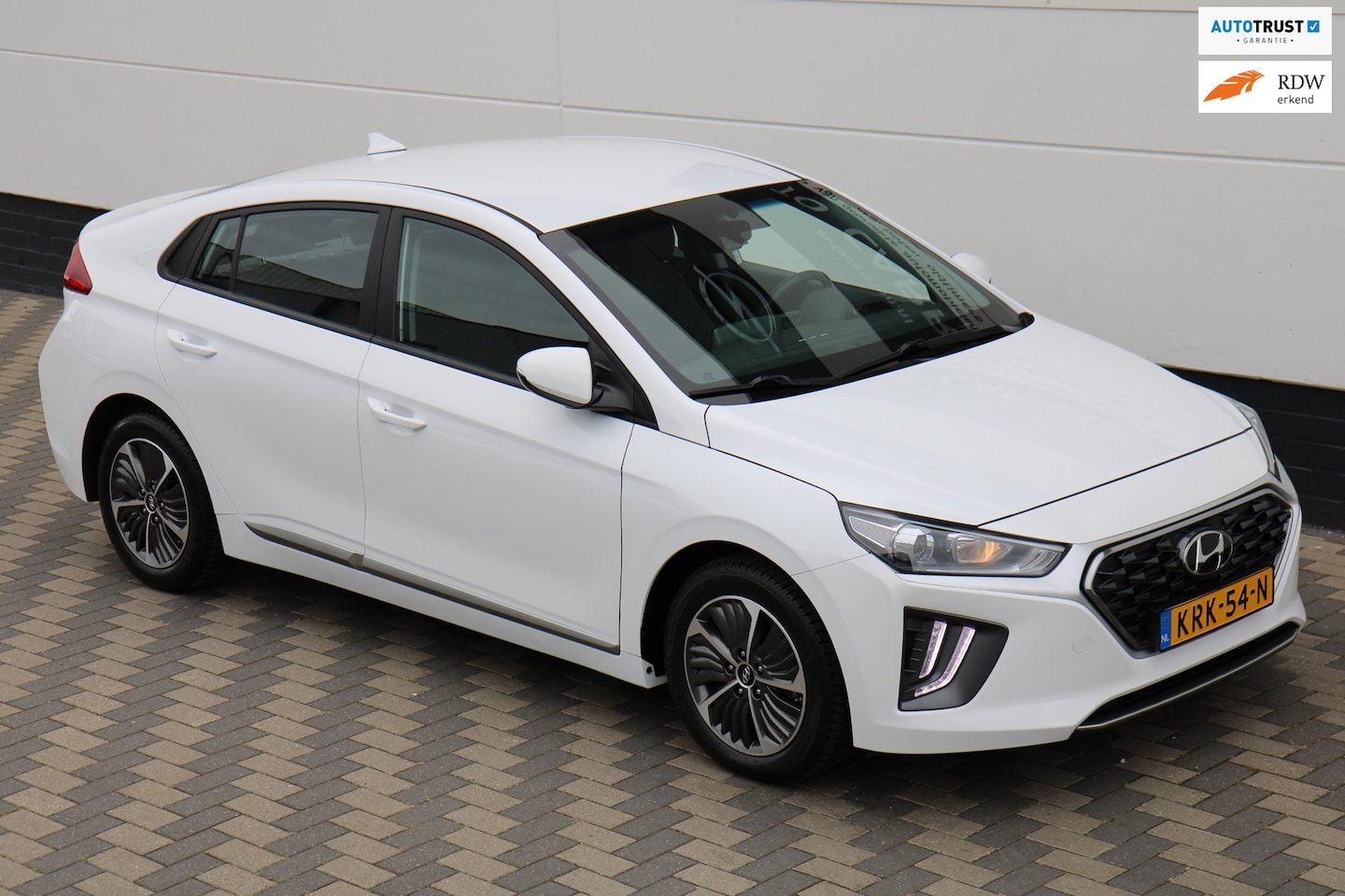 Hyundai IONIQ - 1.6 GDi PHEV Carplay Camera Cruise BTW !! - AutoWereld.nl