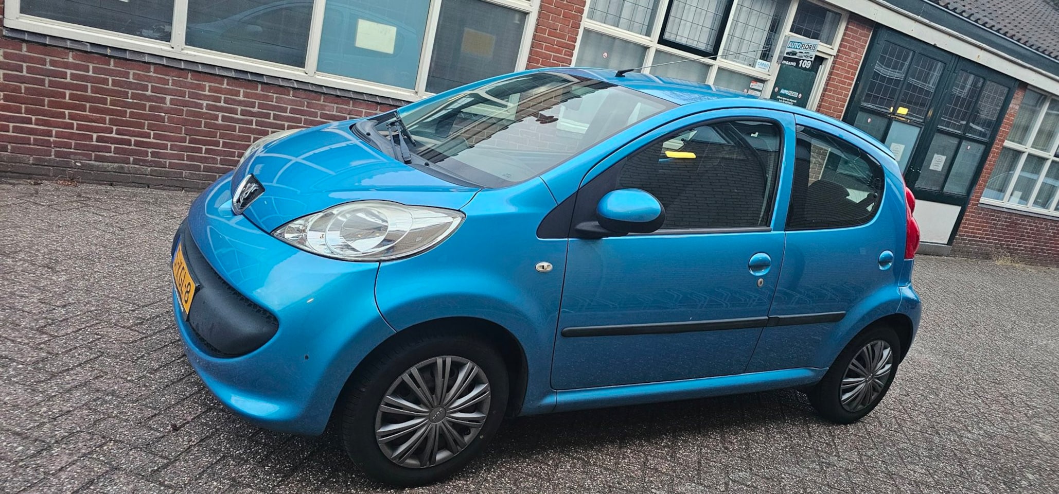 Peugeot 107 - 1.0-12V XR 5drs elek pakket Radio CD - AutoWereld.nl