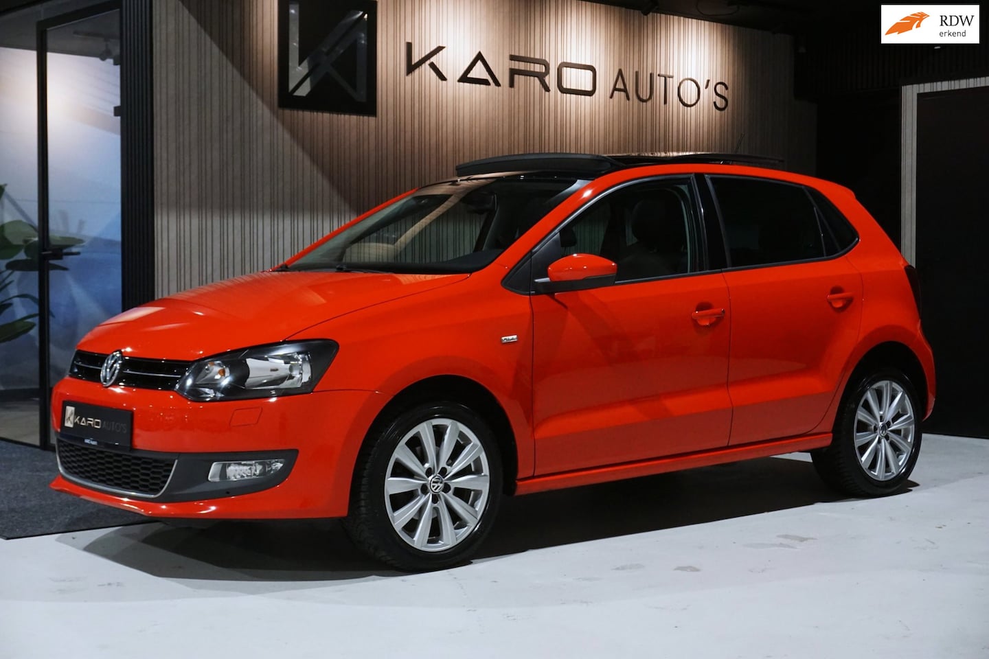 Volkswagen Polo - 1.2 Life Pano Nav Clima Cruise Stoelv 2e Eig - AutoWereld.nl