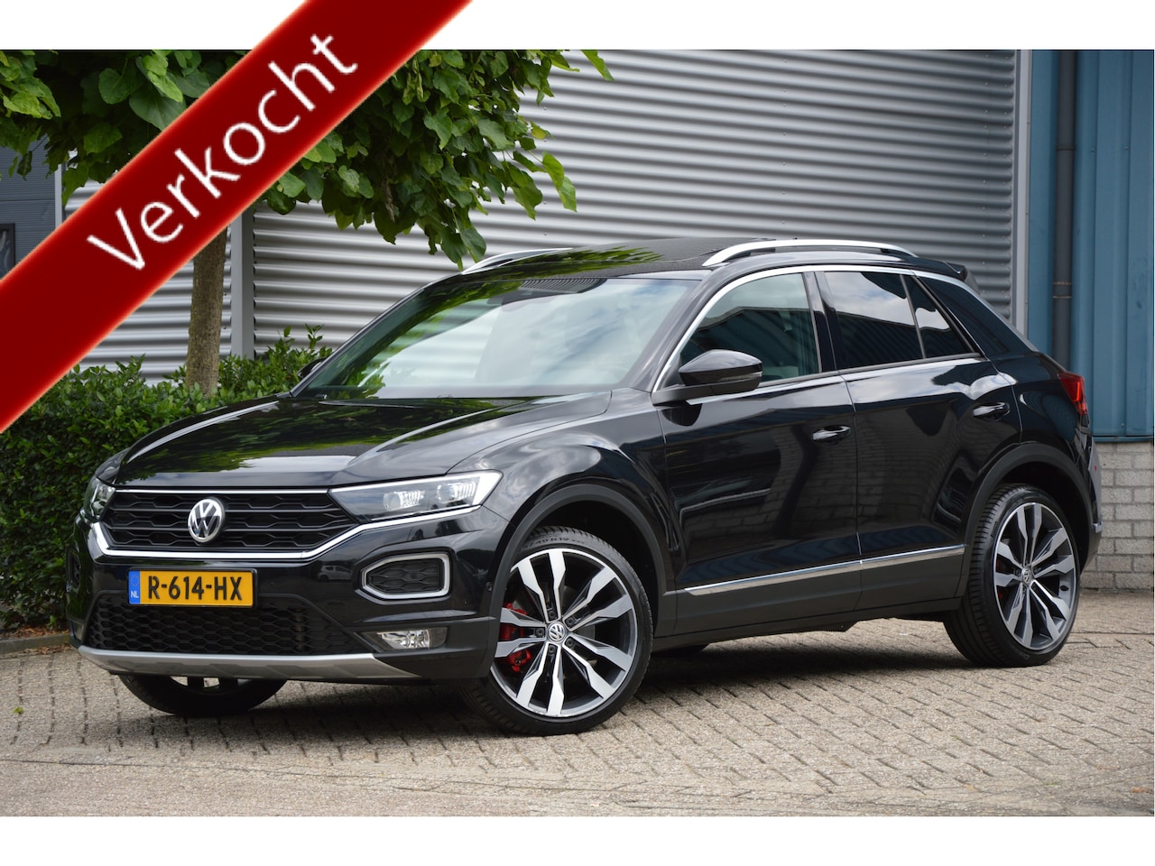 Volkswagen T-Roc - 2.0 TSI 4Motion Sport PANORAMADAK | CAMERA | ADAP.CRUISE | TREKHAAK |LED | CARPLAY | CLIMA - AutoWereld.nl