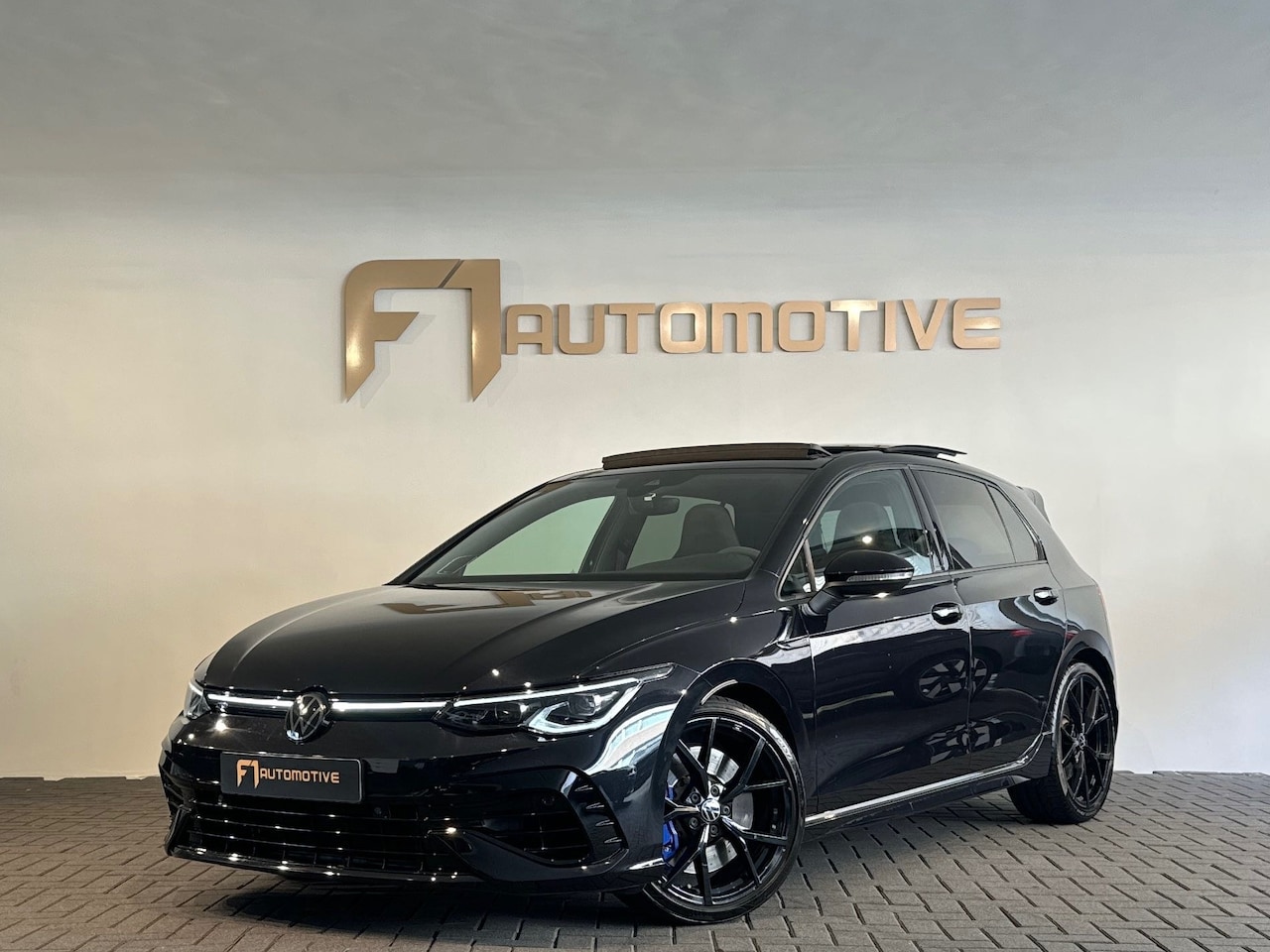 Volkswagen Golf - 2.0 TSI R 4M Performance Pano|H/K|Akrapovic - AutoWereld.nl