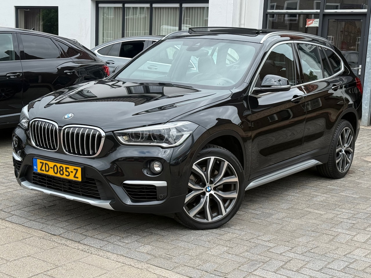 BMW X1 - SDrive20i Orange Edition III, Panoramadak,Apple Carplay/Android,Stoelverwarming,Sfeerverli - AutoWereld.nl